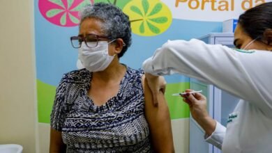 A Sesma adotará a nova estratégia de vacinação contra a covid-19, para este ano, recomendada pela Organização Mundial de Saúde (OMS) e o Ministério da Saúde (MS), que estabeleceu grupos prioritários que devem receber o imunizante.